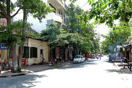 Nguyen Truong To Street - Hanoi Tours